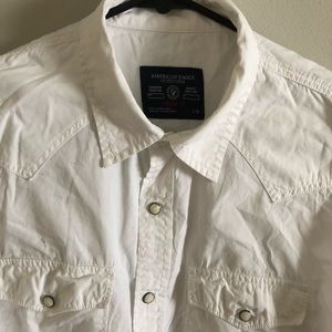 American Eagle White vintage fit button-down L